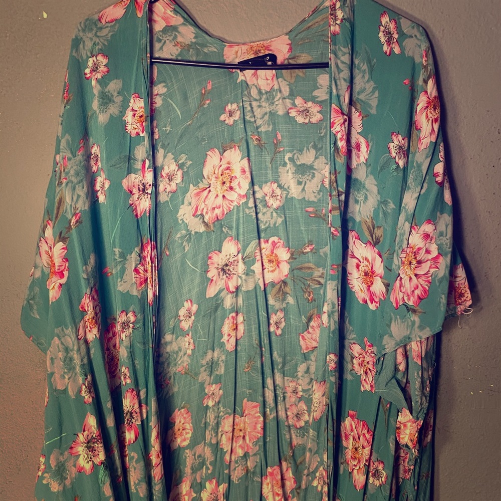 TORRID OVERSIZED HAWAIIAN STYLE CARDIGAN